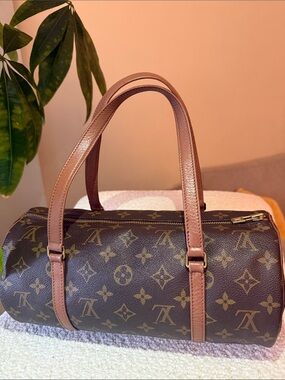 Authentic Louis Vuitton Papillon 30 Louis Vuitton Monogram COA INCLUDED